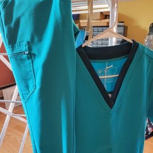 Figs scrubs medium set